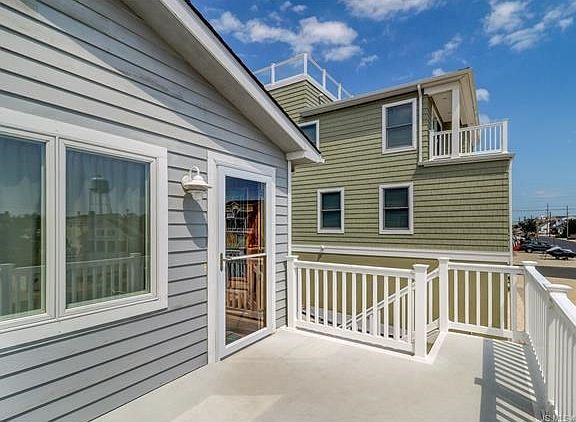 4th image of 105 W Kirkland Ave