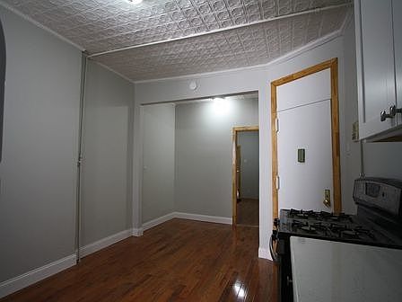 2nd image of 716 Sackett St #Or