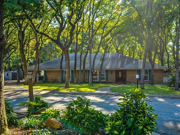 4th image of 2104 Bancroft Ct