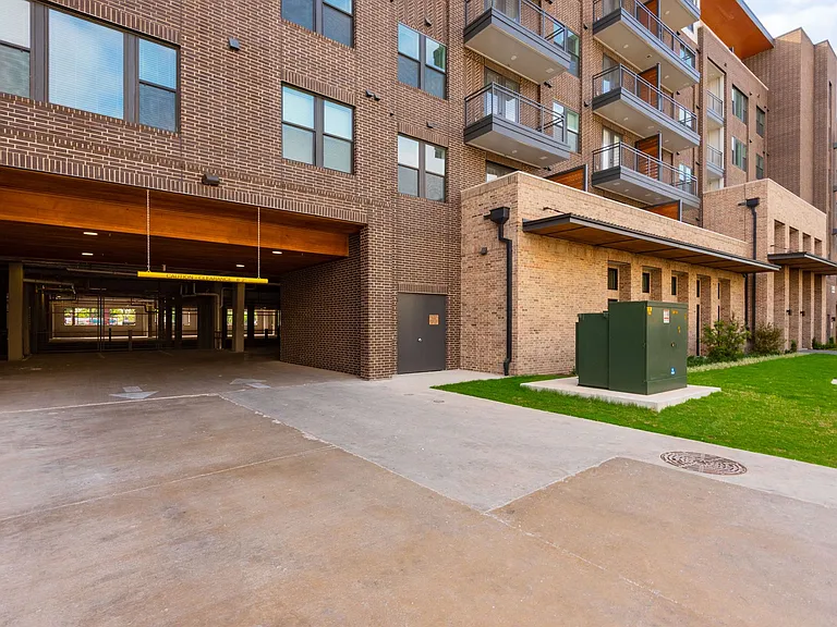 Troubadour Apartments — Photo 100