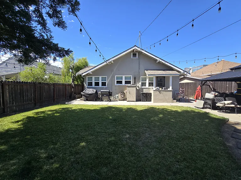 735 Delaware St — Photo 2