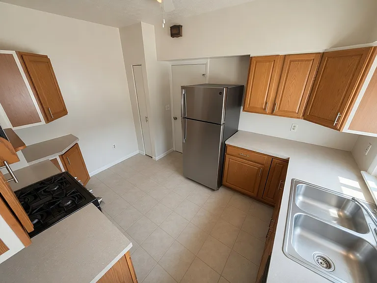 1371 Warren Rd — Photo 7