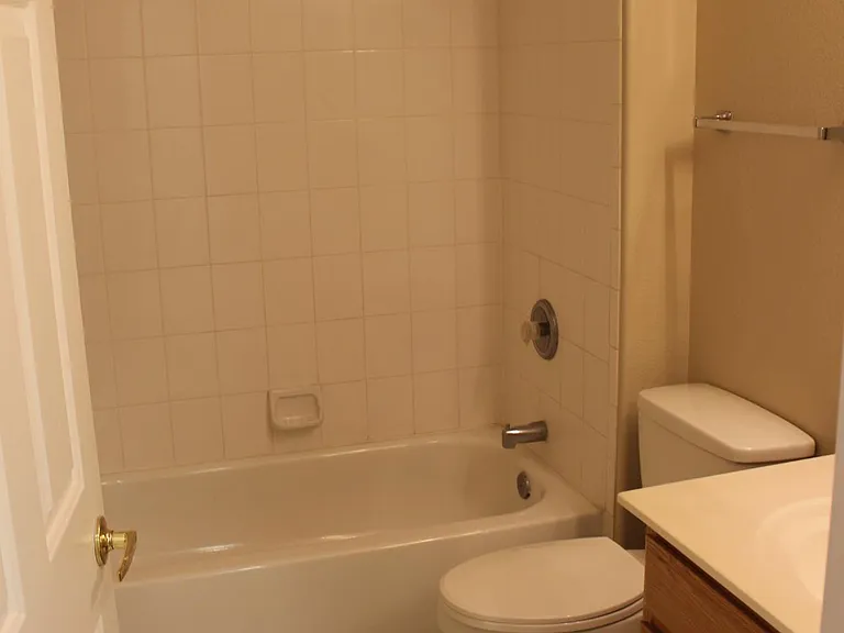 807 W Kesler Ln — Photo 5