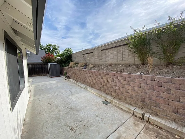 2545 Winsford Ln — Photo 28