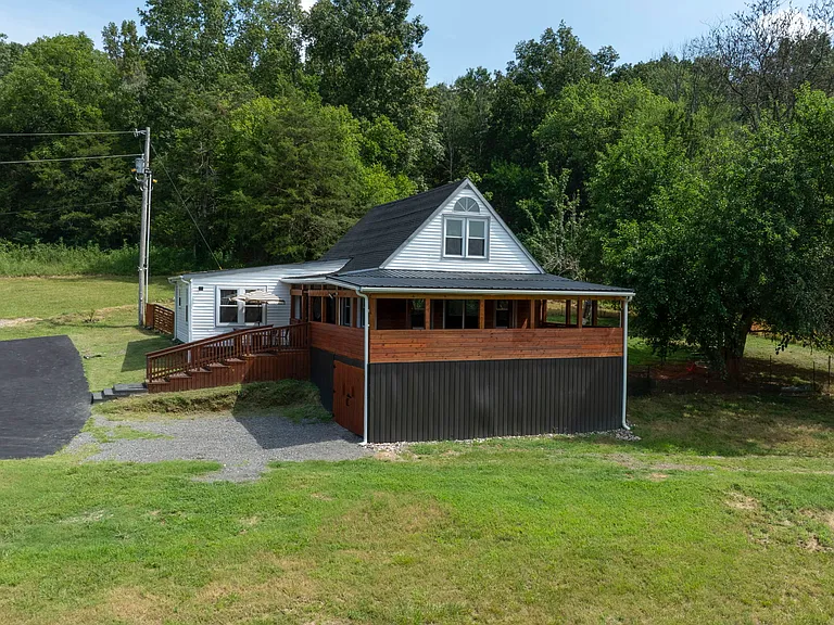 3203 Statesville Rd — Photo 1