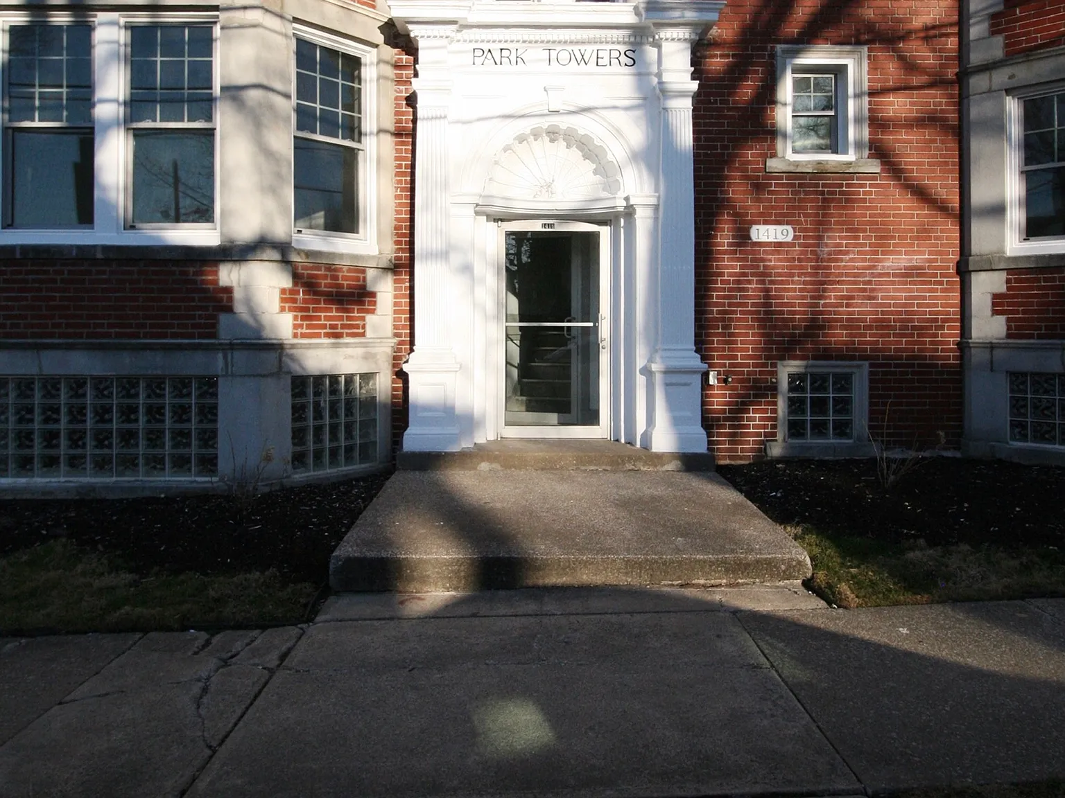 Park Towers — Photo 2