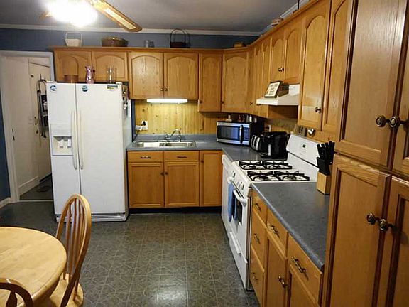5th image of 1022 Cloverleaf Dr