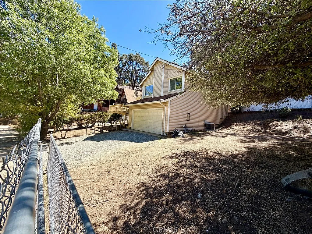 3 bed, 1200 sqft, $2,250 — Photo 3