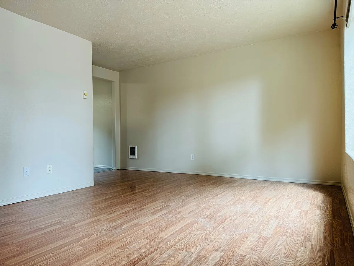 Building Photo - 4556 NE 119th Ave #10