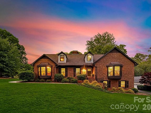 2nd image of 409 Whitestone Rd