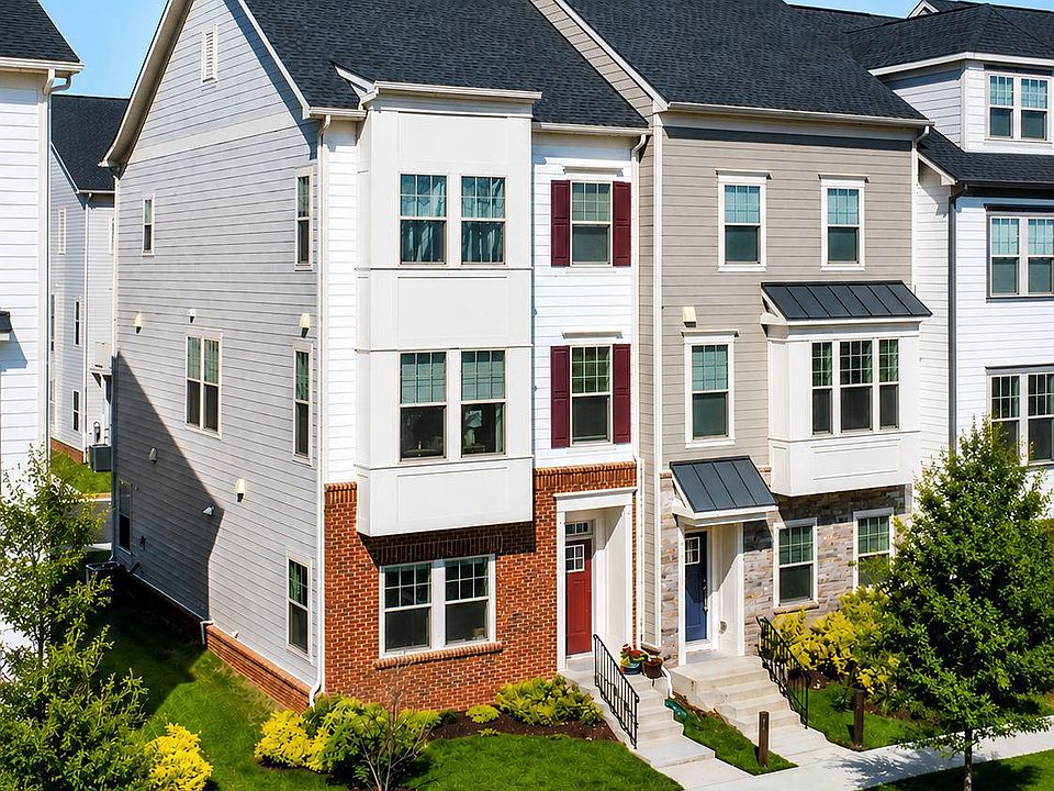 1st image of 813 Sawback Sq NE