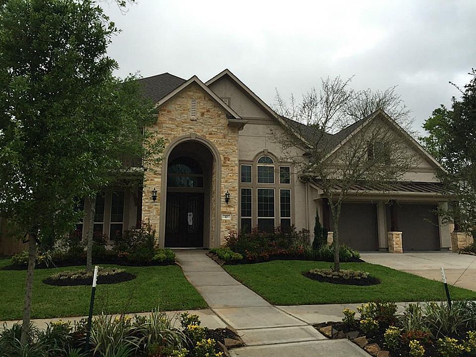 1st image of 10 Napoli Way Dr