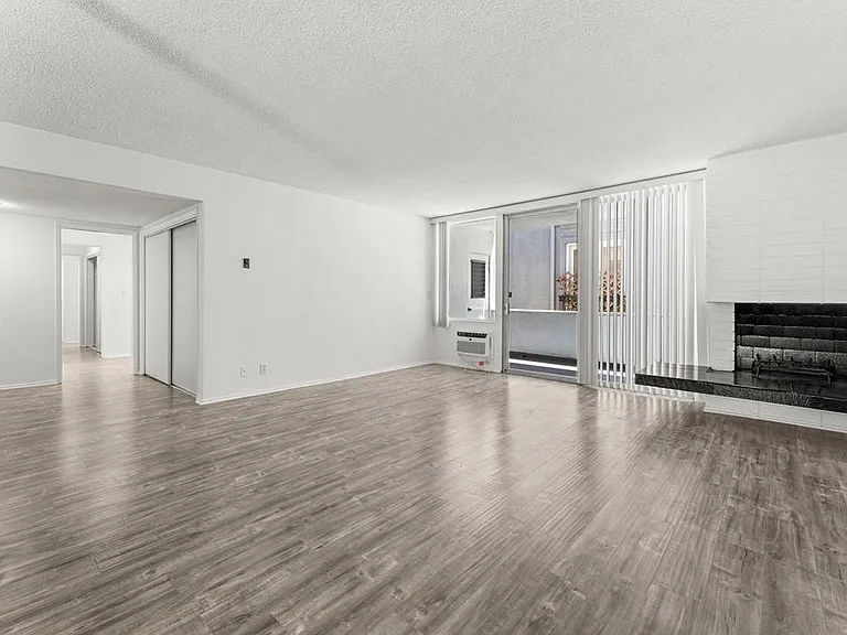 11946 Montana Ave #302 — Photo 14
