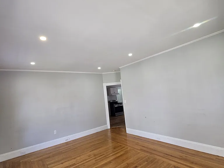171 Oak St #1 — Photo 3