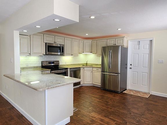 4th image of 132 Pearl Ave