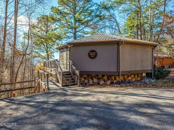 1068 E Foothills Dr, Gatlinburg, TN 37738