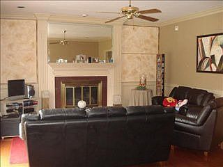 5th image of 8102 Meadow Glen Dr
