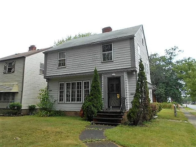 17619 Walden Ave photo 1