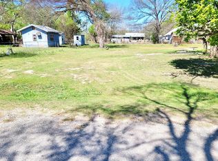 302A Lee St, Smithville, TX 78957