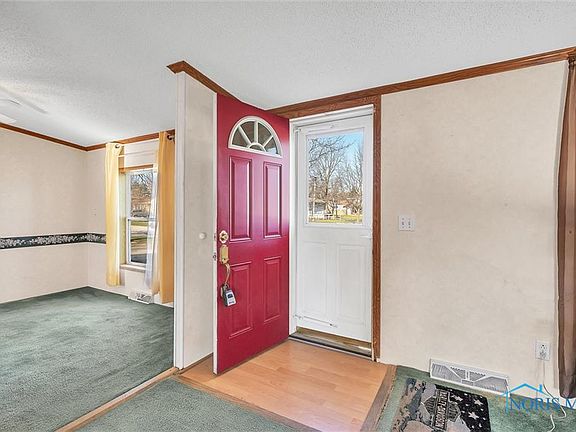 4th image of 3134 Camelot Dr
