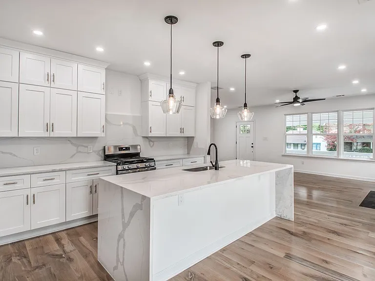 1781 Forrest Ave — Photo 11