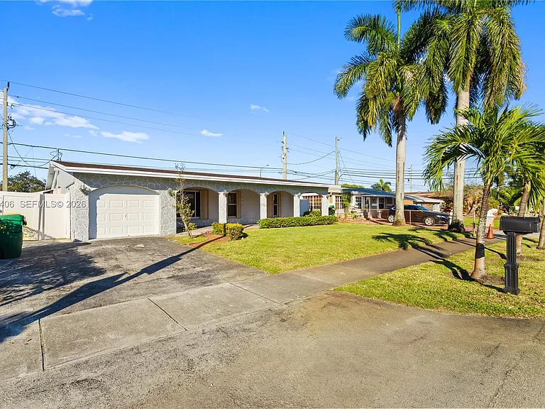 3521 NW 18th Pl — Photo 3