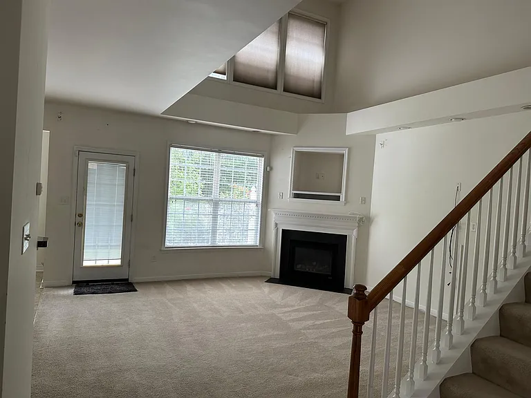 837 Parkland Pl — Photo 4