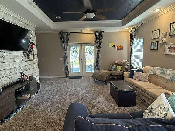 3rd image of 703 Nutmeg Ave