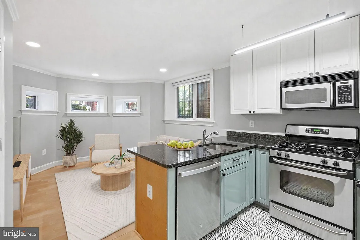 Building Photo - 1740 18th St NW #T2