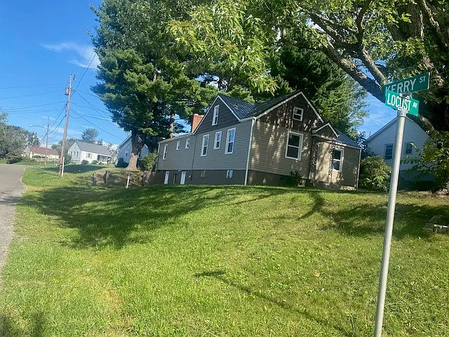 4 bed, 1835 sqft, $2,287 — Photo 4