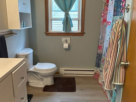 4th image of 28 Oak St APT 1