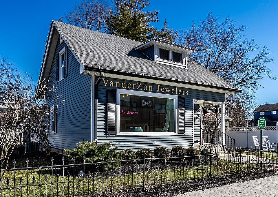 2nd image of 6331 Carrollton Ave