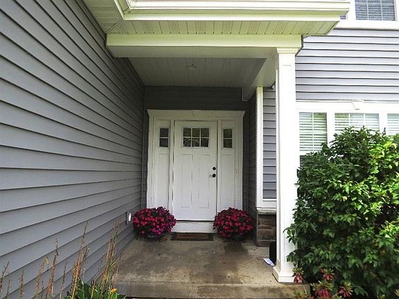 3rd image of 834 E Shakespeare Dr