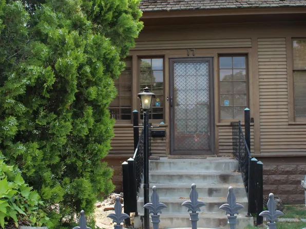 17 N D St, Toppenish, WA 98948