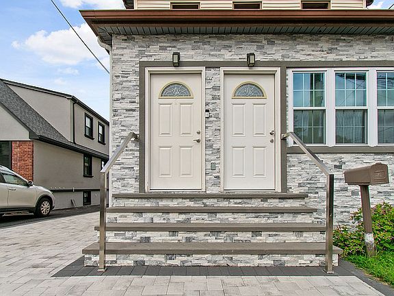 3rd image of 195 Lincoln Ave