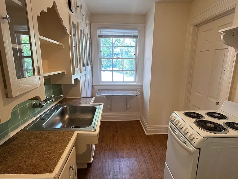 208 E 31st St #1 — Photo 8