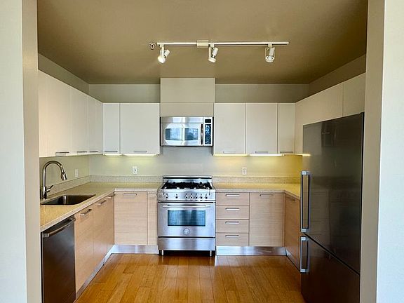 4th image of 566 S Van Ness Ave #22 & 24-1243r