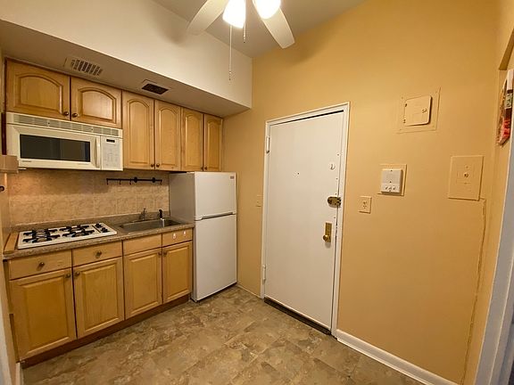 4th image of 665 Lexington Ave APT E