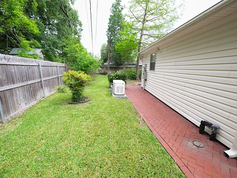 7546 Maple Tree Dr — Photo 49