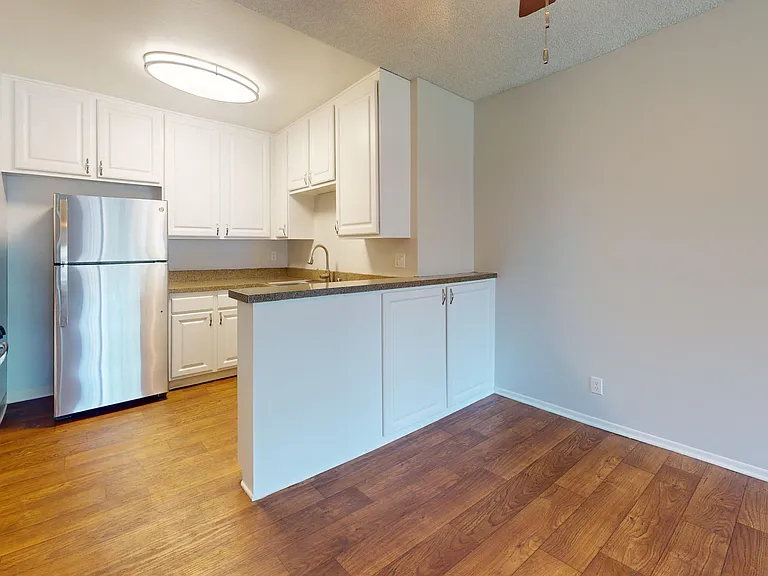 Charter Oaks Apartments — Photo 9