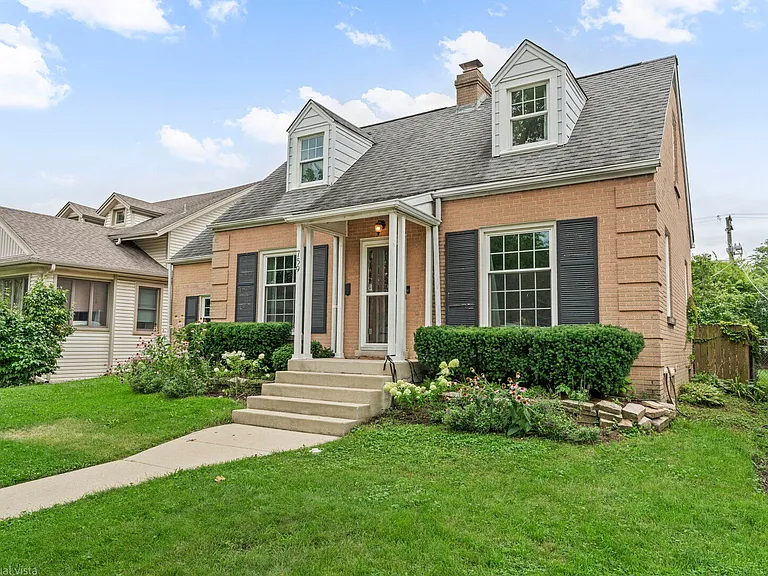 759 Laurel Ave — Photo 2