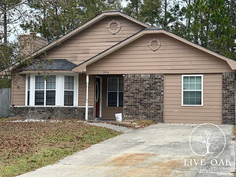 904 Willowbrook Dr — Photo 2