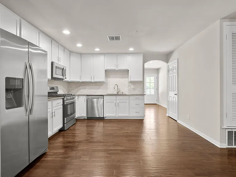 501 Arbor Ln — Photo 18