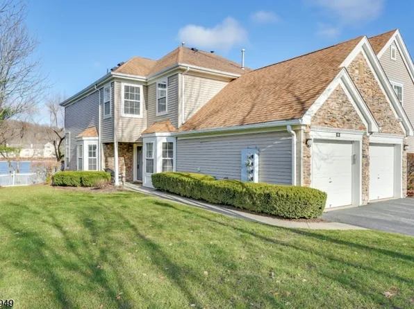 16 Lagoon Way, Ledgewood, NJ 07852