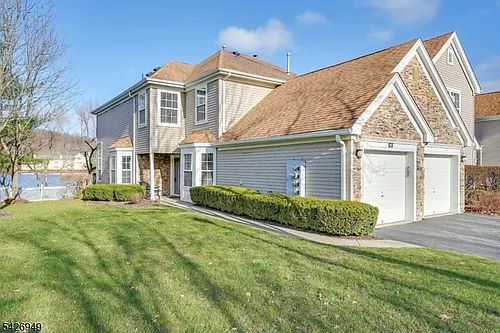 16 Lagoon Way Photo 1