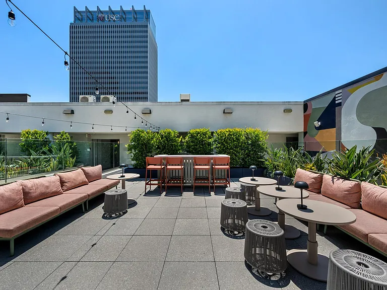 Sundeck Lounge at G12 Apartments in Los Angeles, CA 90015