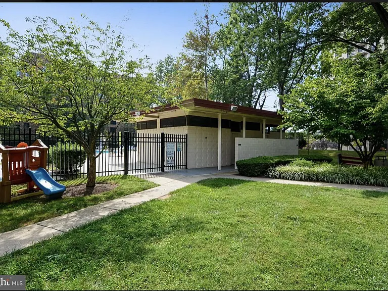 7420 Lakeview Dr #207 — Photo 35