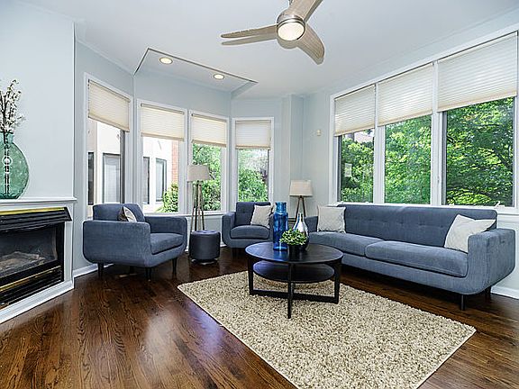 3rd image of 4240 N Kenmore Ave APT 1S