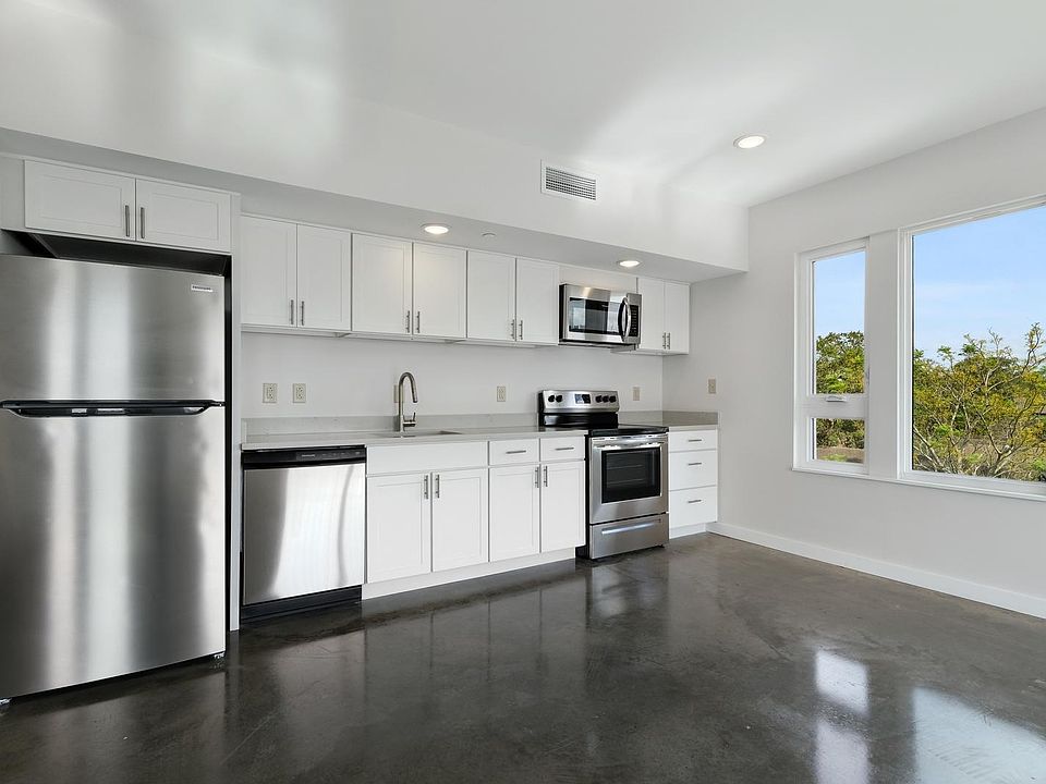 1st image of 3100 Banks St #29e0cd6db