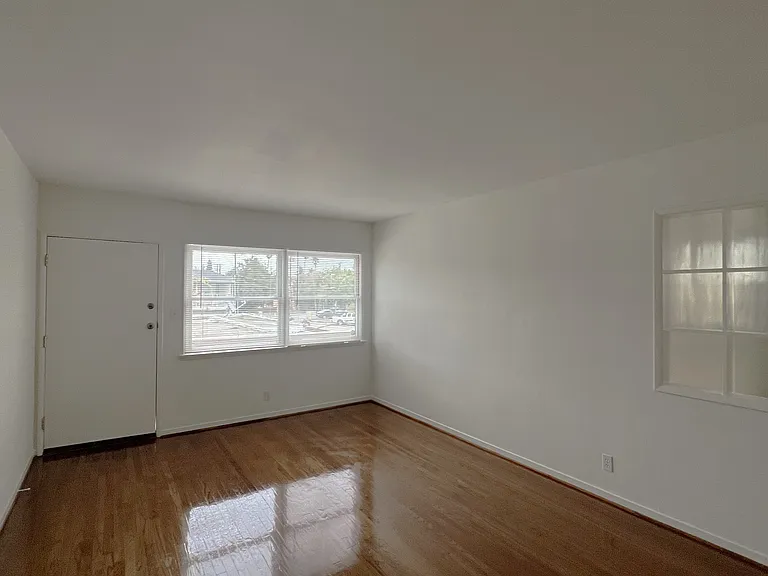 2612 Santa Monica Blvd #4 — Photo 5